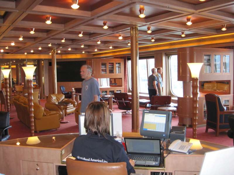 The library/internet cafe